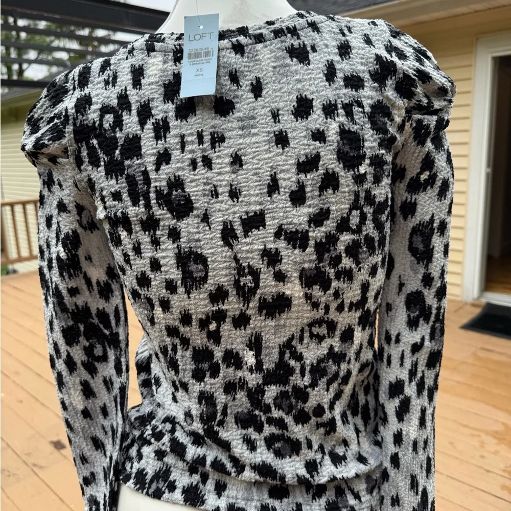 Loft Black and White Leopard Print Women's Long sleeve Top size XSP NWTS - Picture 6 of 6